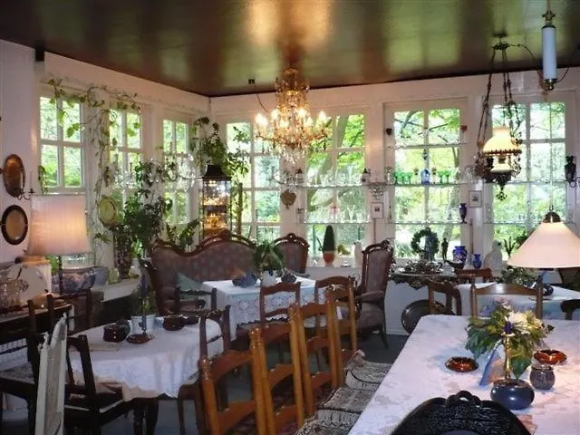 Antiquitaeten Cafe *